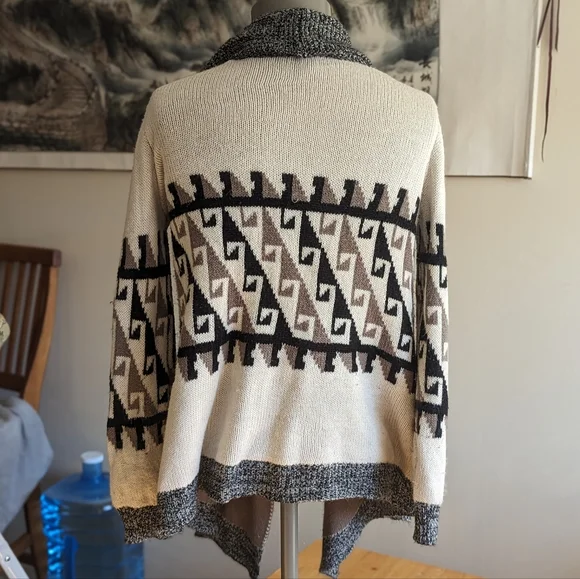 Unique Warm Cardigan - Picture 3 of 4